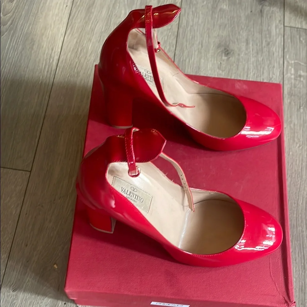 Valentino Garavani Red Stiletto Heels - Picture 8 of 8